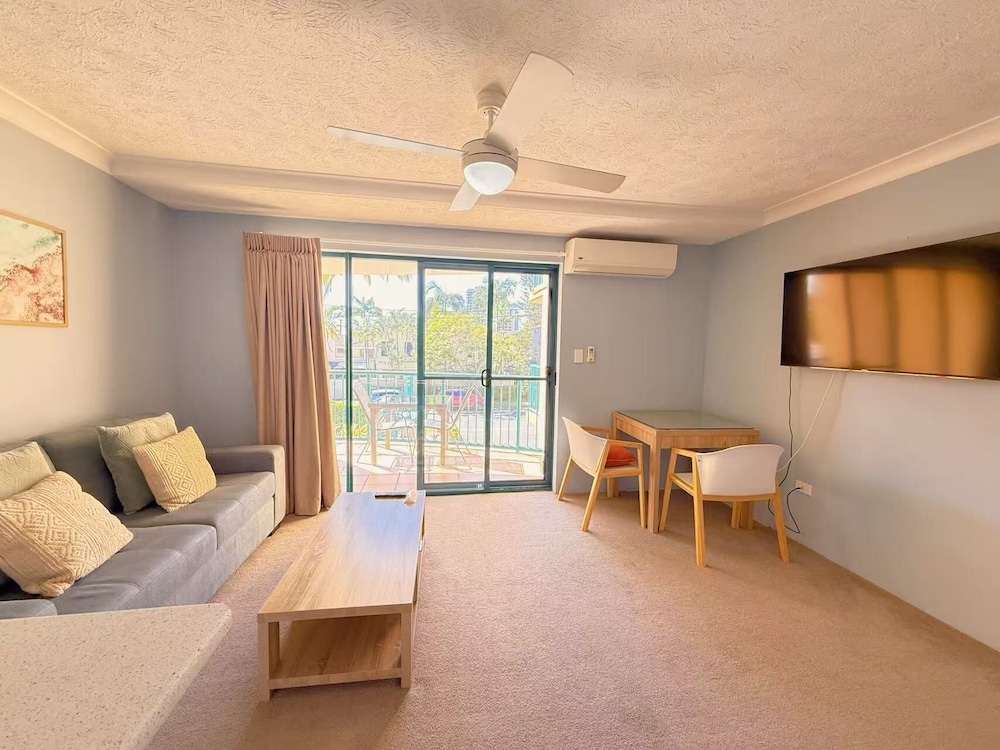 Karana Palms Self Contained Apartments 27/58