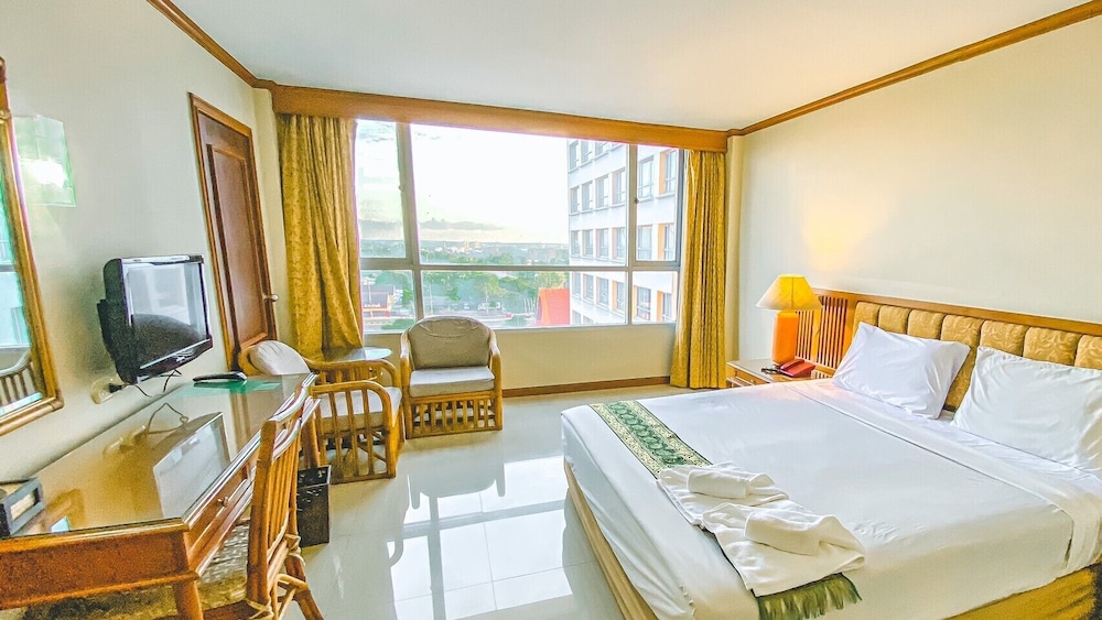 DELUXE, DOUBLE BED