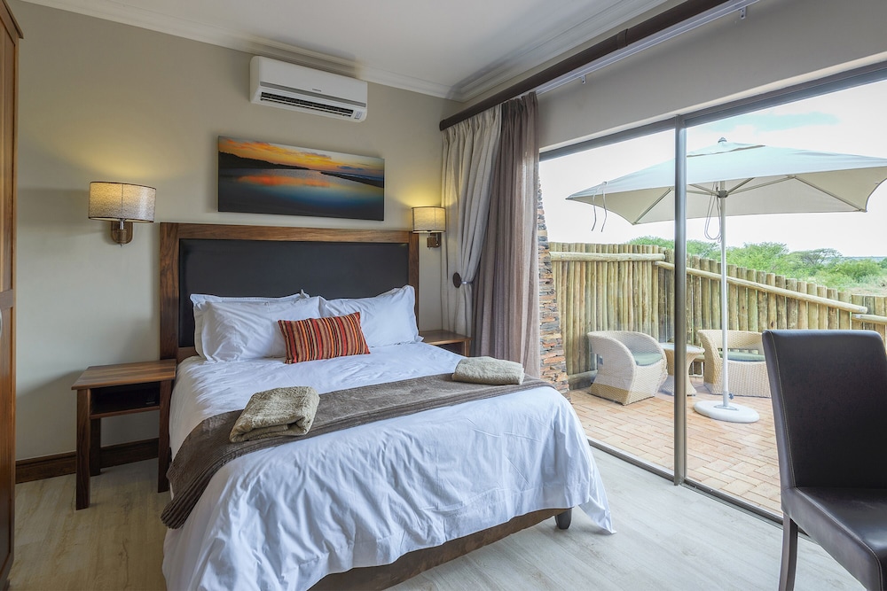 4 Bedrooms, Villa, with Pool