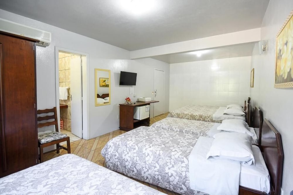 Hotel Pequenino 6/20