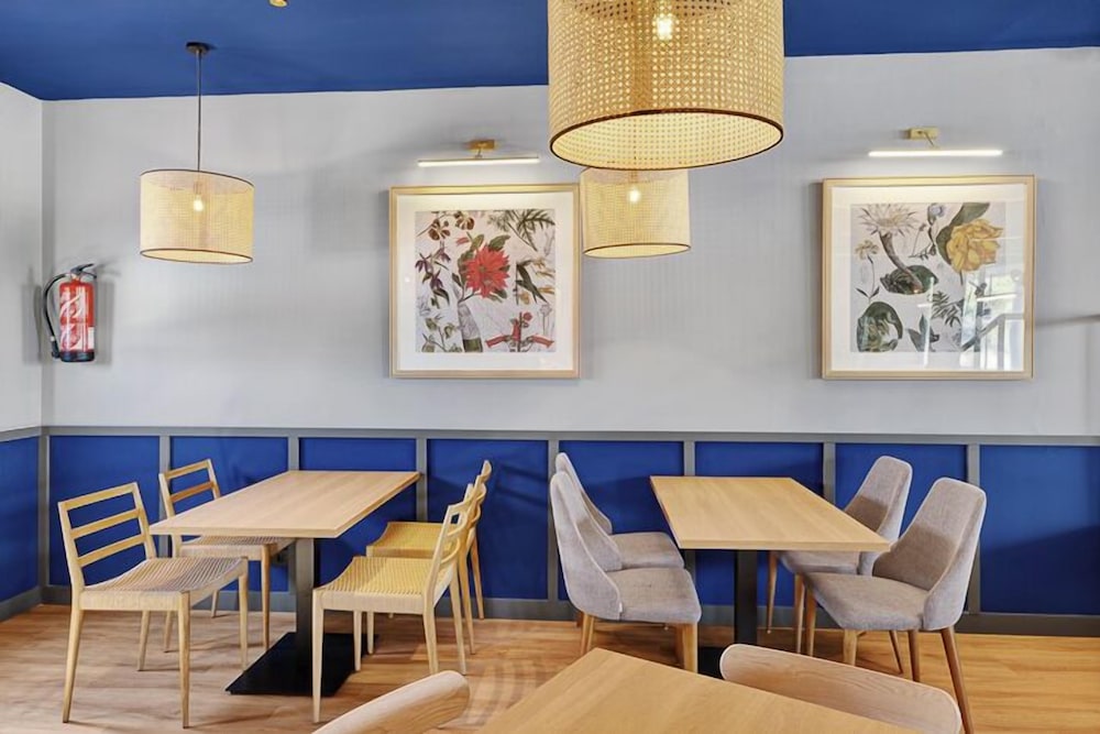 restaurant cafeteria