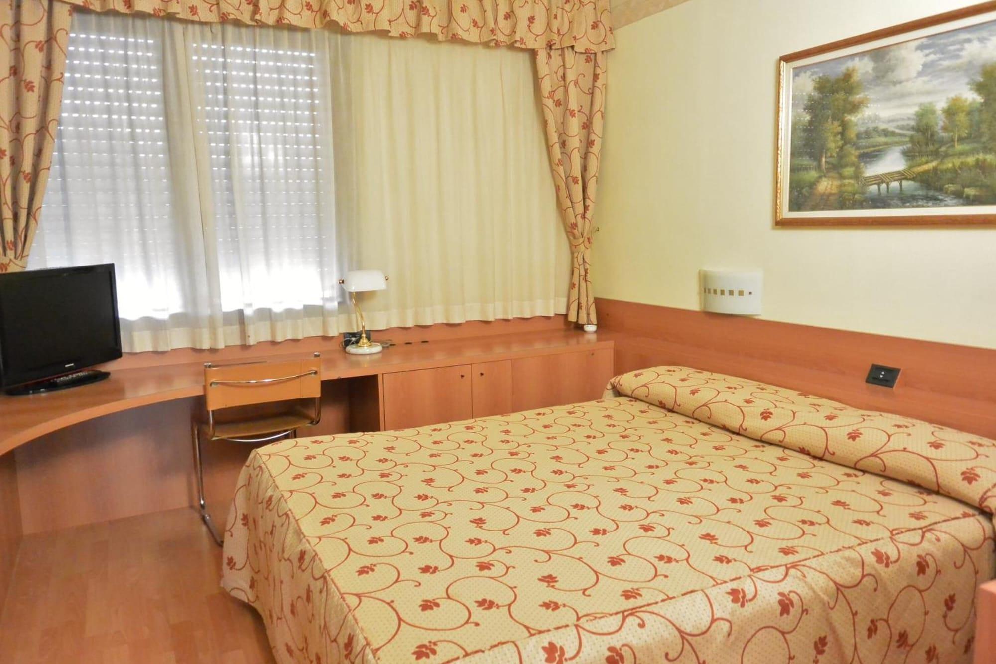 Hotel Melas 9/50