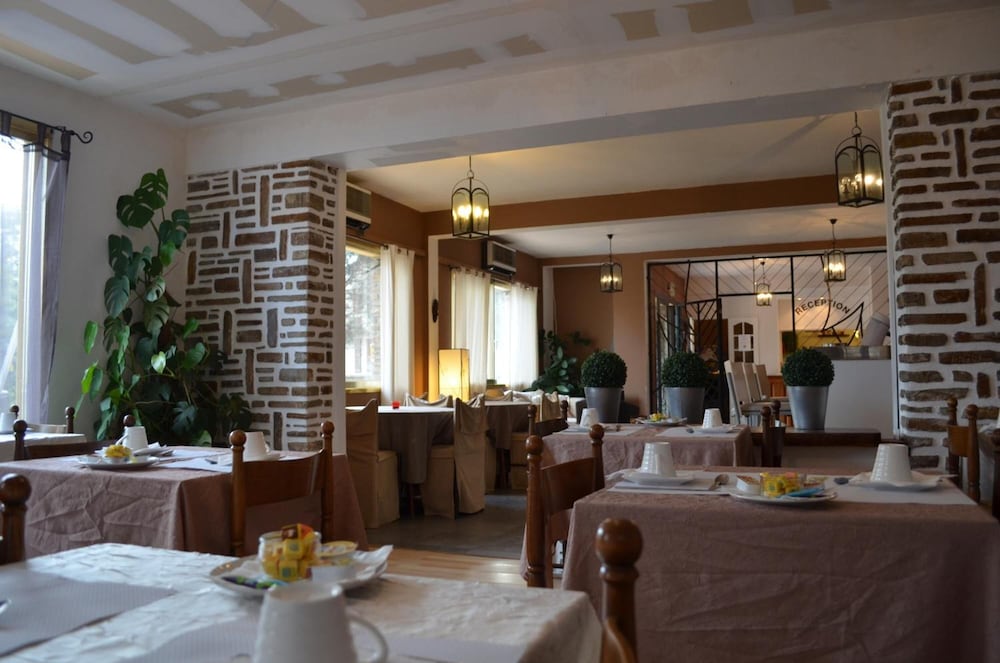 Aiglon Bylitis Hotel 41/66