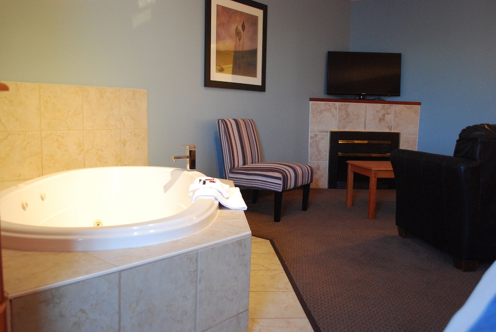 Super 8 by Wyndham Edmonton South 39/45