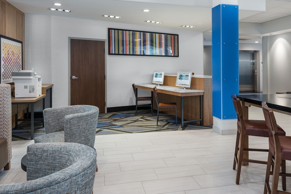 Holiday Inn Express & Suites Bryan 40/69