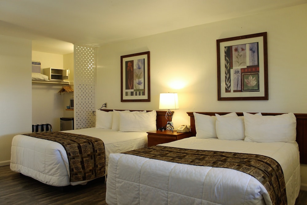 STANDARD, 2 QUEEN BEDS