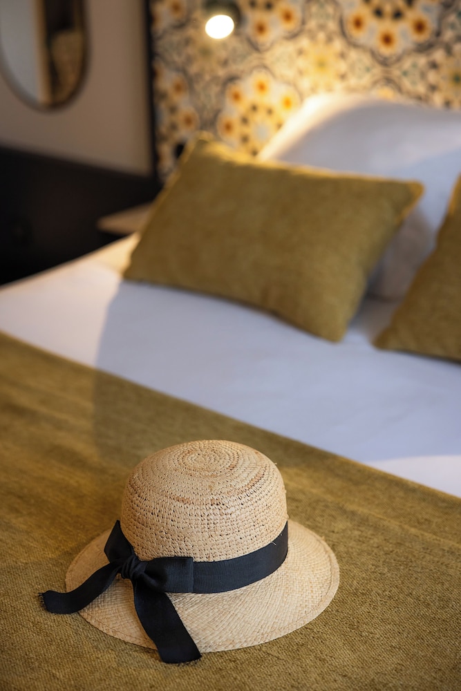 SAINT NICOLAS HOTEL 43/80