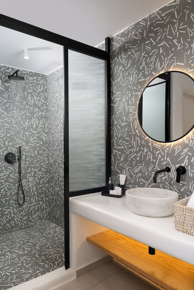 OLIVING MYKONOS LUXURY SUITES 50/50