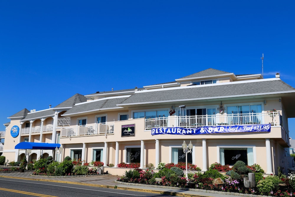 The White Sands Oceanfront Resort & Spa 2/70