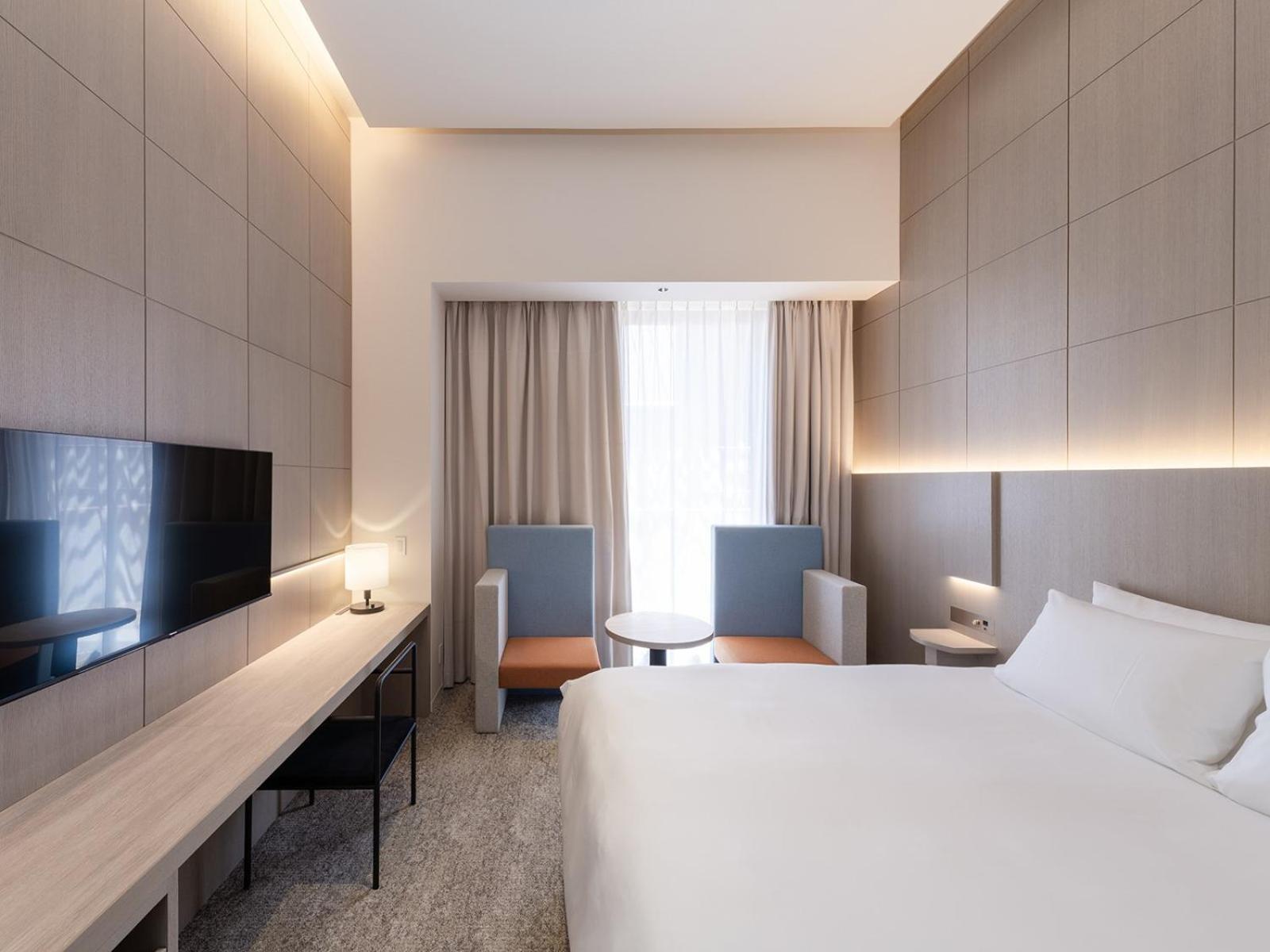 Superior, Queen Bed, Balcony, Lounge Access