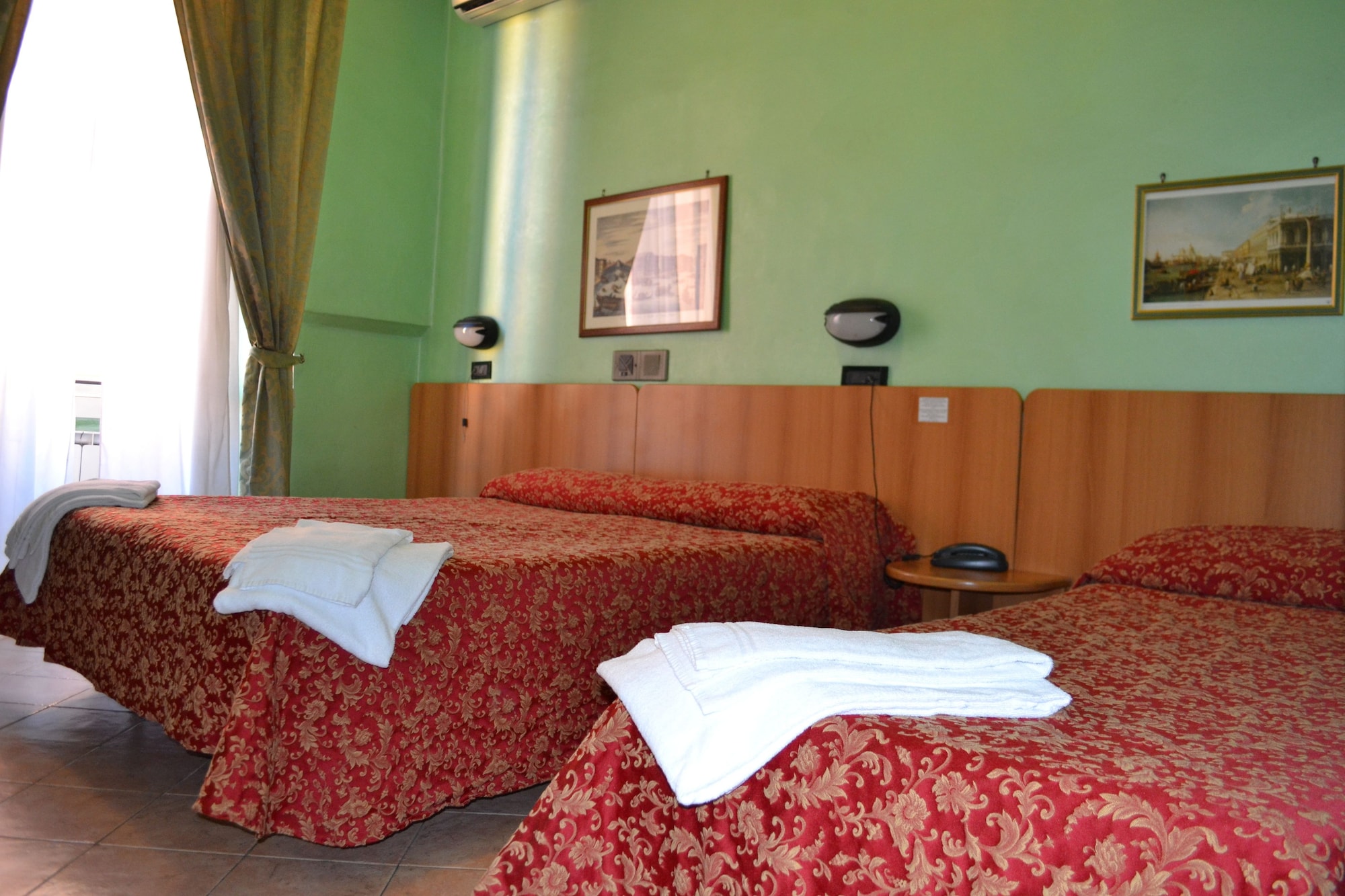 ROOM, SINGLE