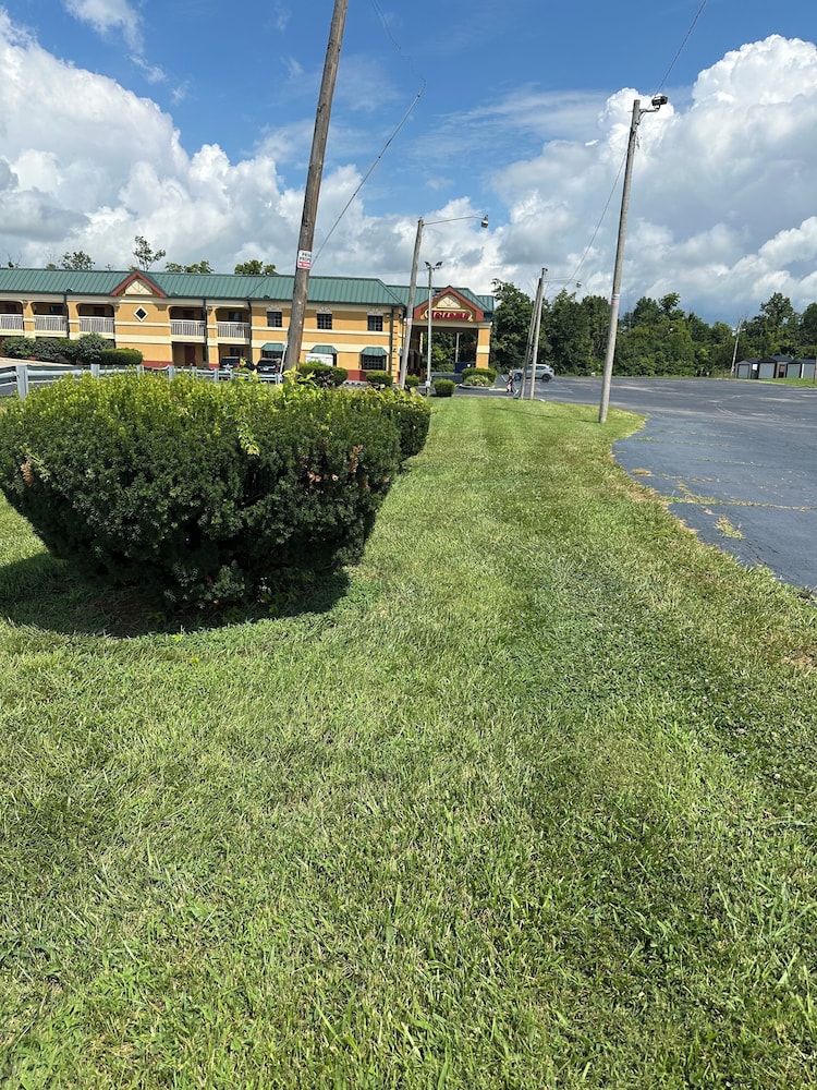 Econo Lodge Berea 33/37