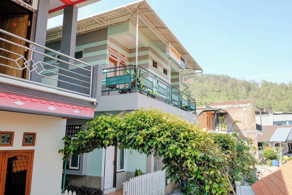 SPOT ON 2046 Villa Hardi 2/26