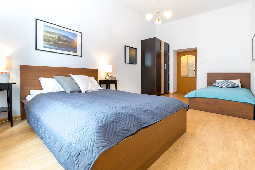 FriendHouse Apartments 20/50