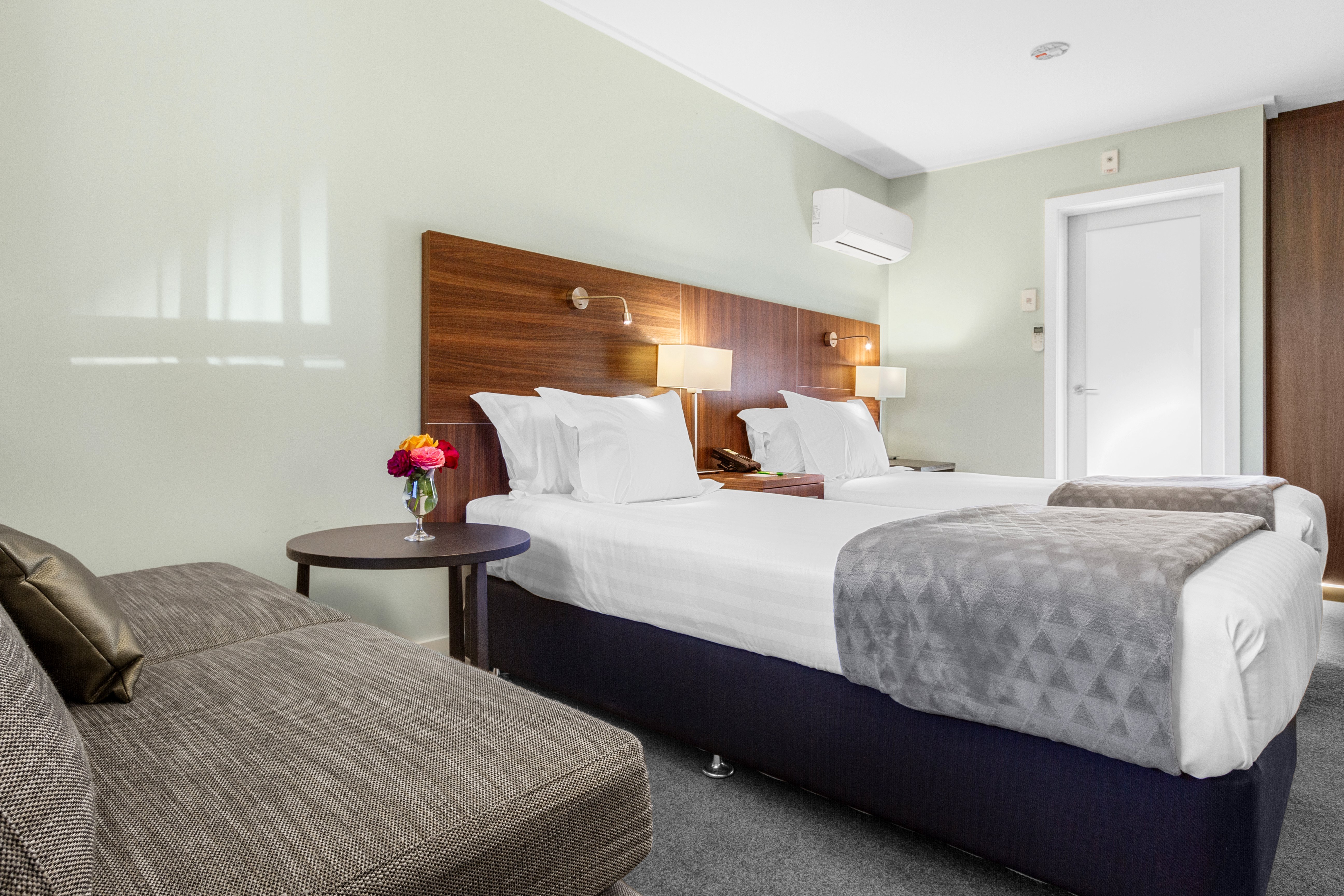 HOLIDAY INN QUEENSTOWN FRANKTON ROAD 31/76
