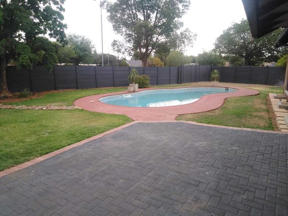 Bountyful Guest House 13/18
