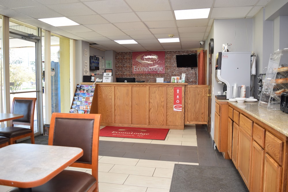 Econo Lodge Brockport NY 5/33