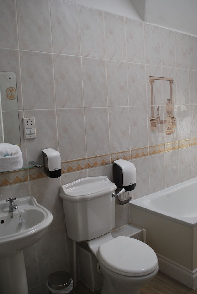 OYO Dunmar House Hotel 58/60