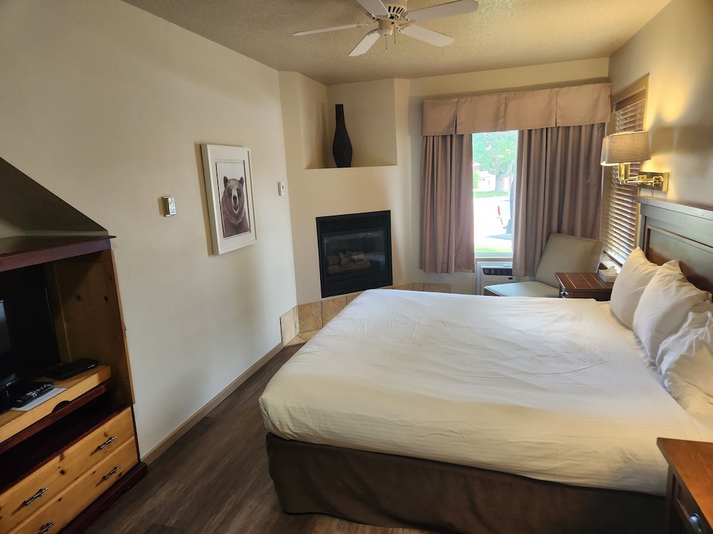Waterton Lakes Lodge Resort 16/50