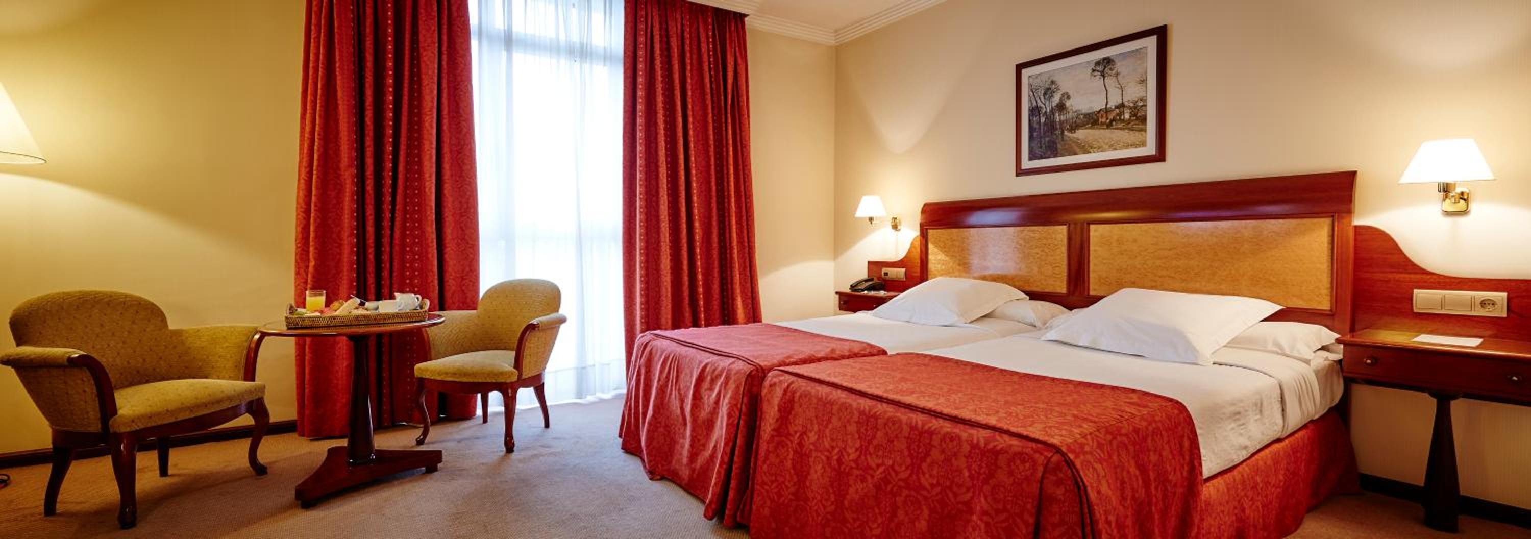 ROOM, DOUBLE OR TWIN BED