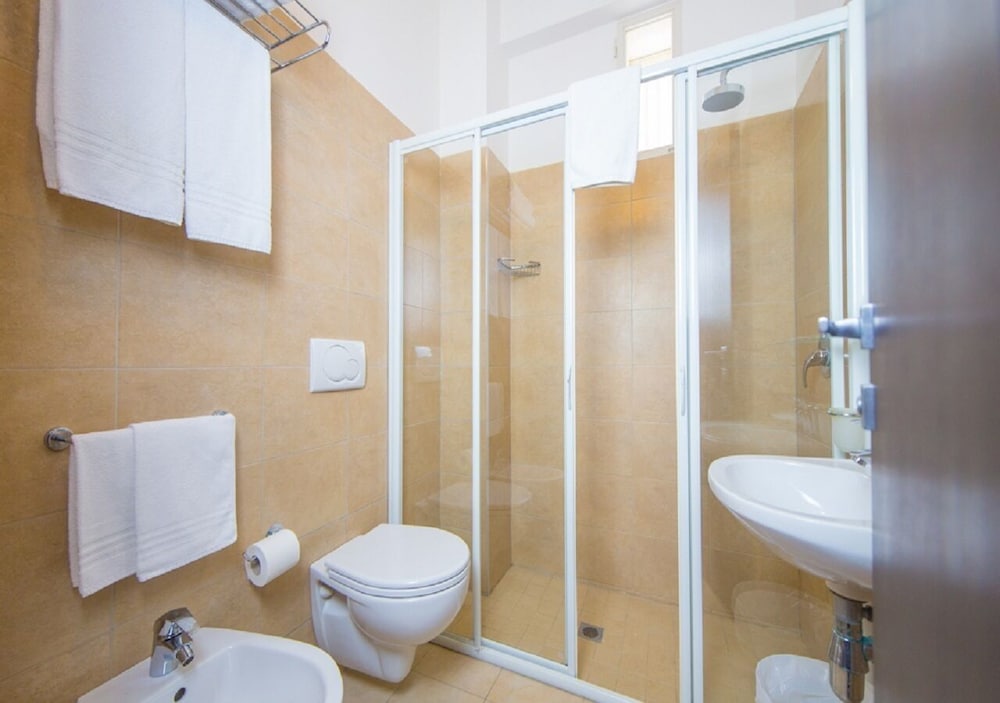 Mediterraneo Hotel and Suites 44/50