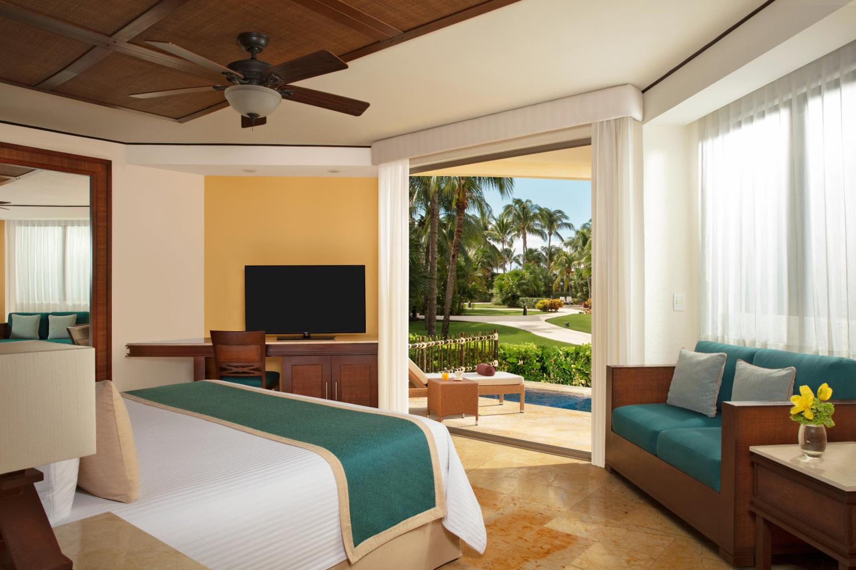 Premium, Deluxe, King Bed, Plunge Pool, Jetted Tub