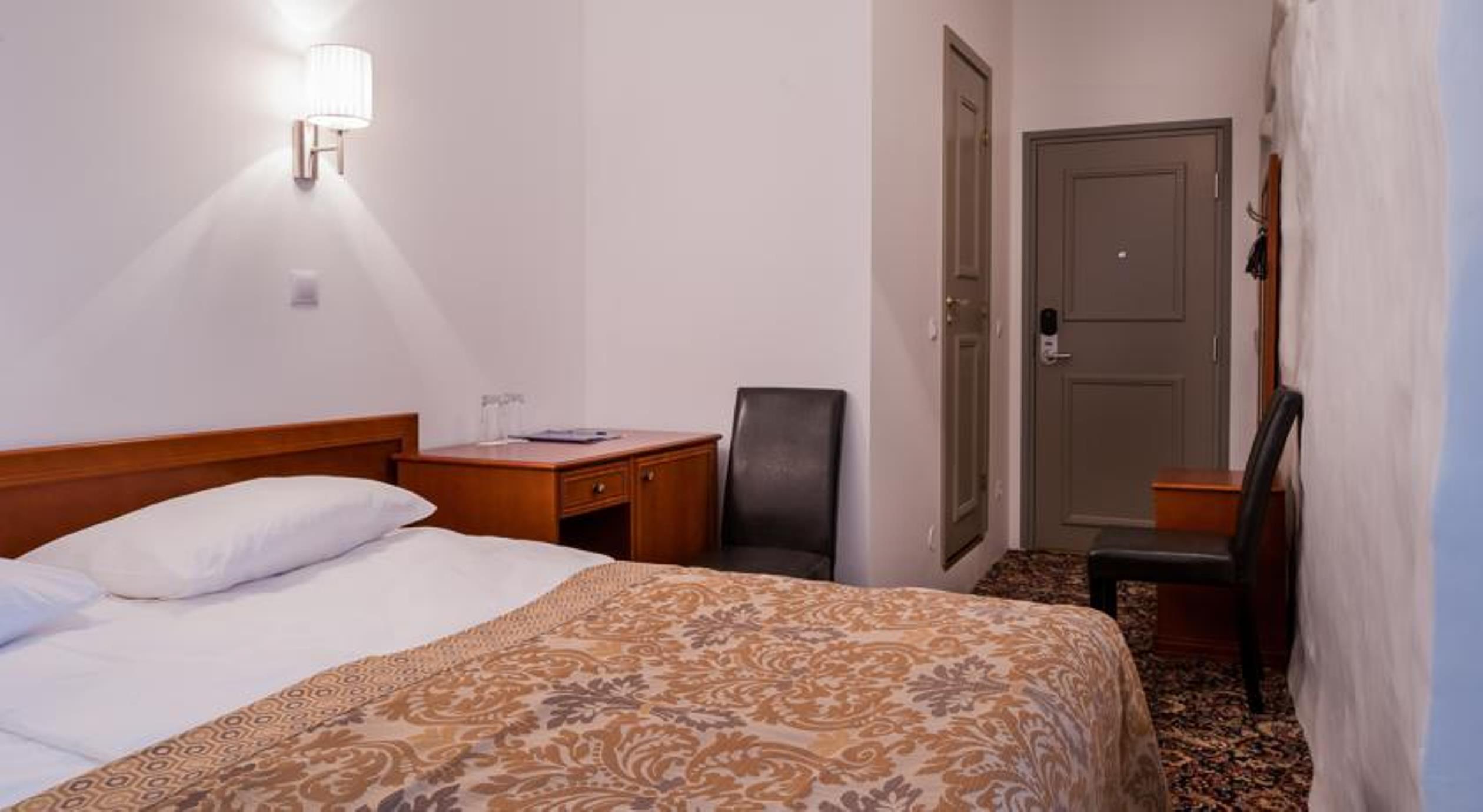 Room, Single, Double or Twin Bed, Small