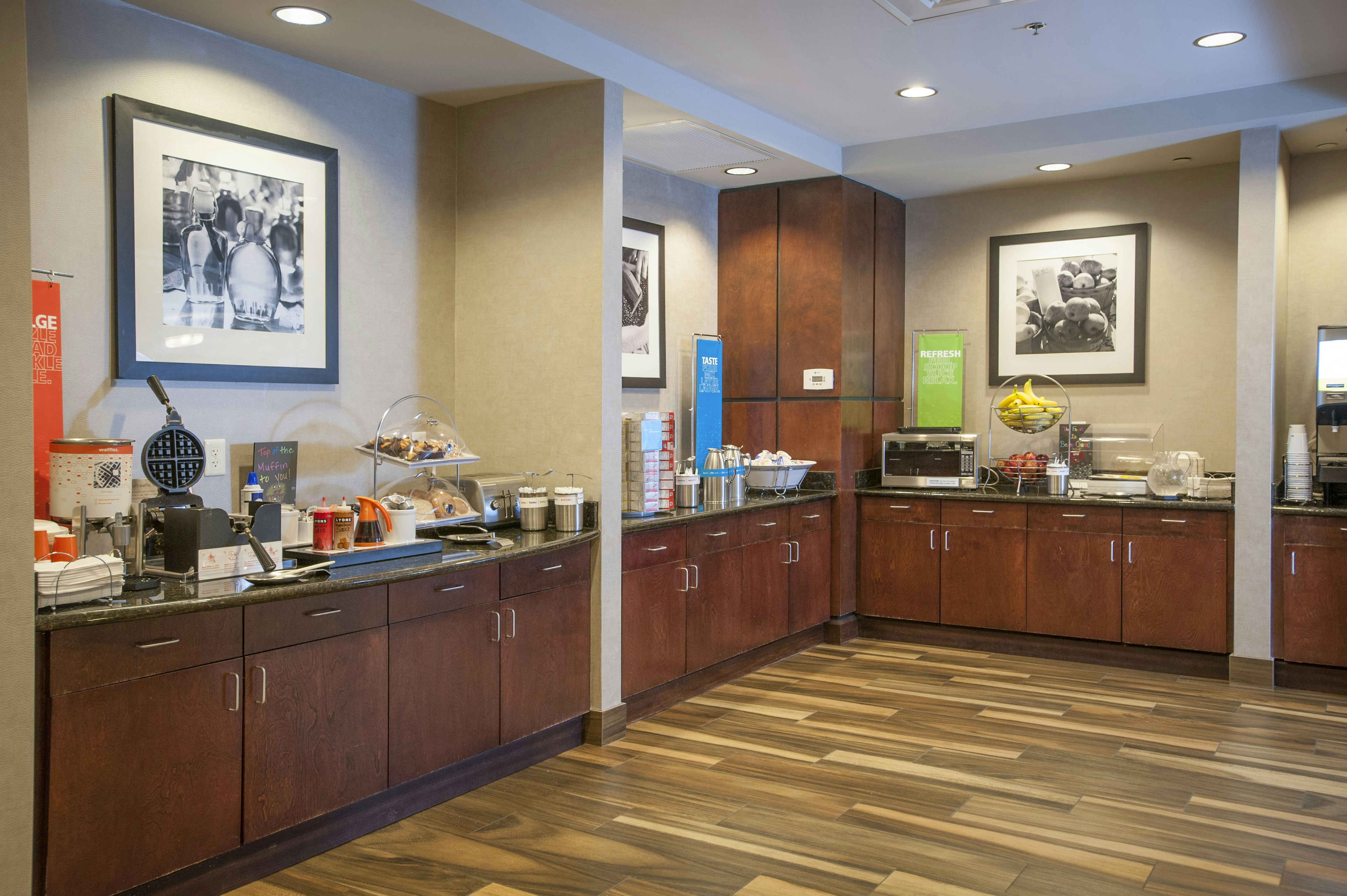 Hampton Inn & Suites Mobile Providence Park/Airport 15/56