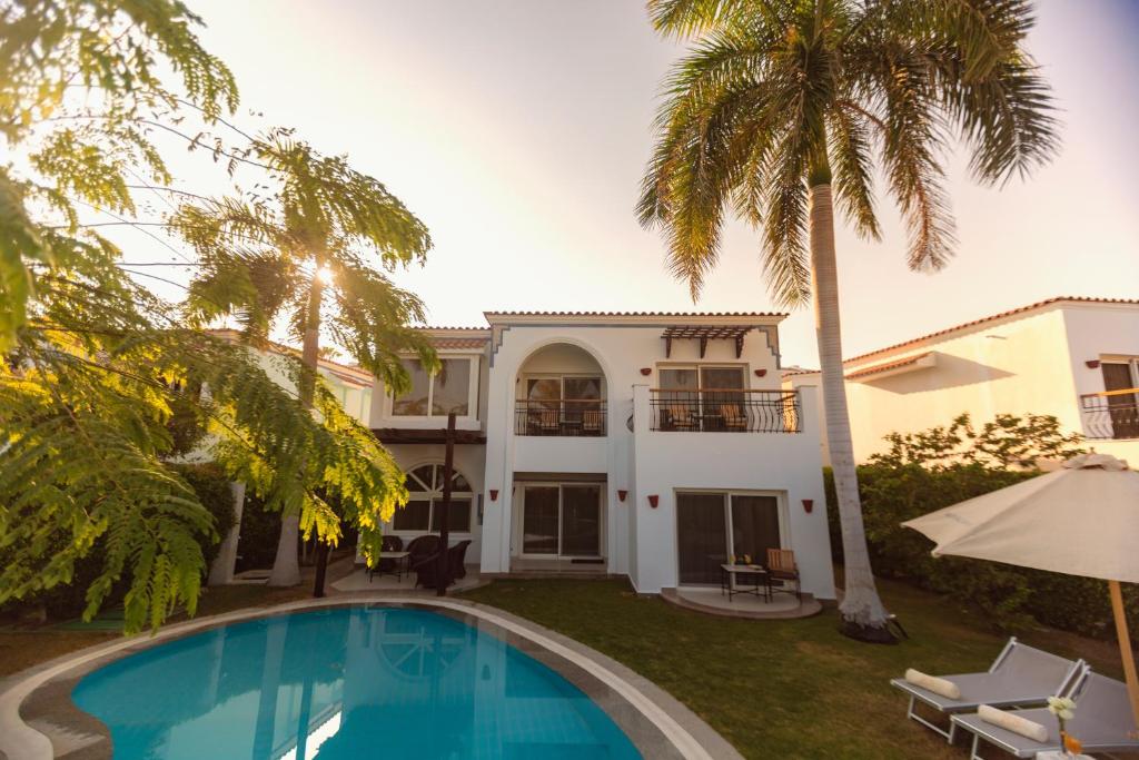ROYAL SAVOY VILLAS 45/53