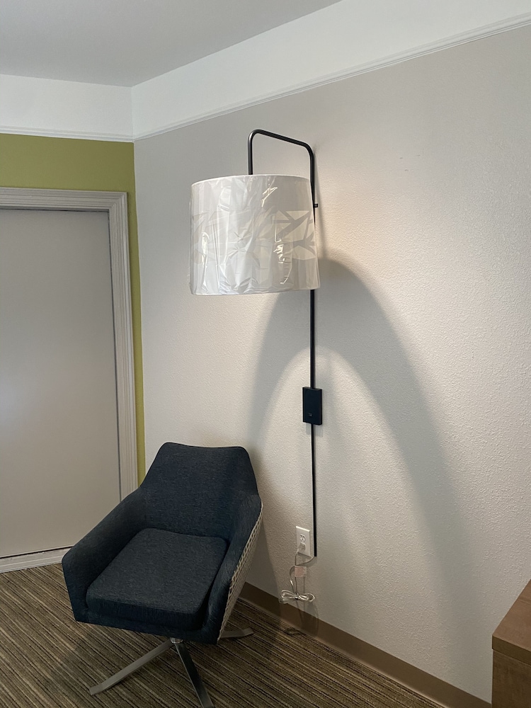 Holiday Inn Express Hotel And Suites Galveston West Seawall 52/64