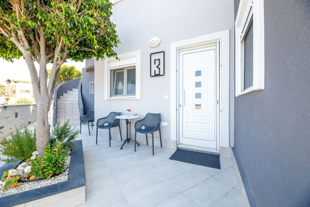 Talos Luxury Suites 38/50