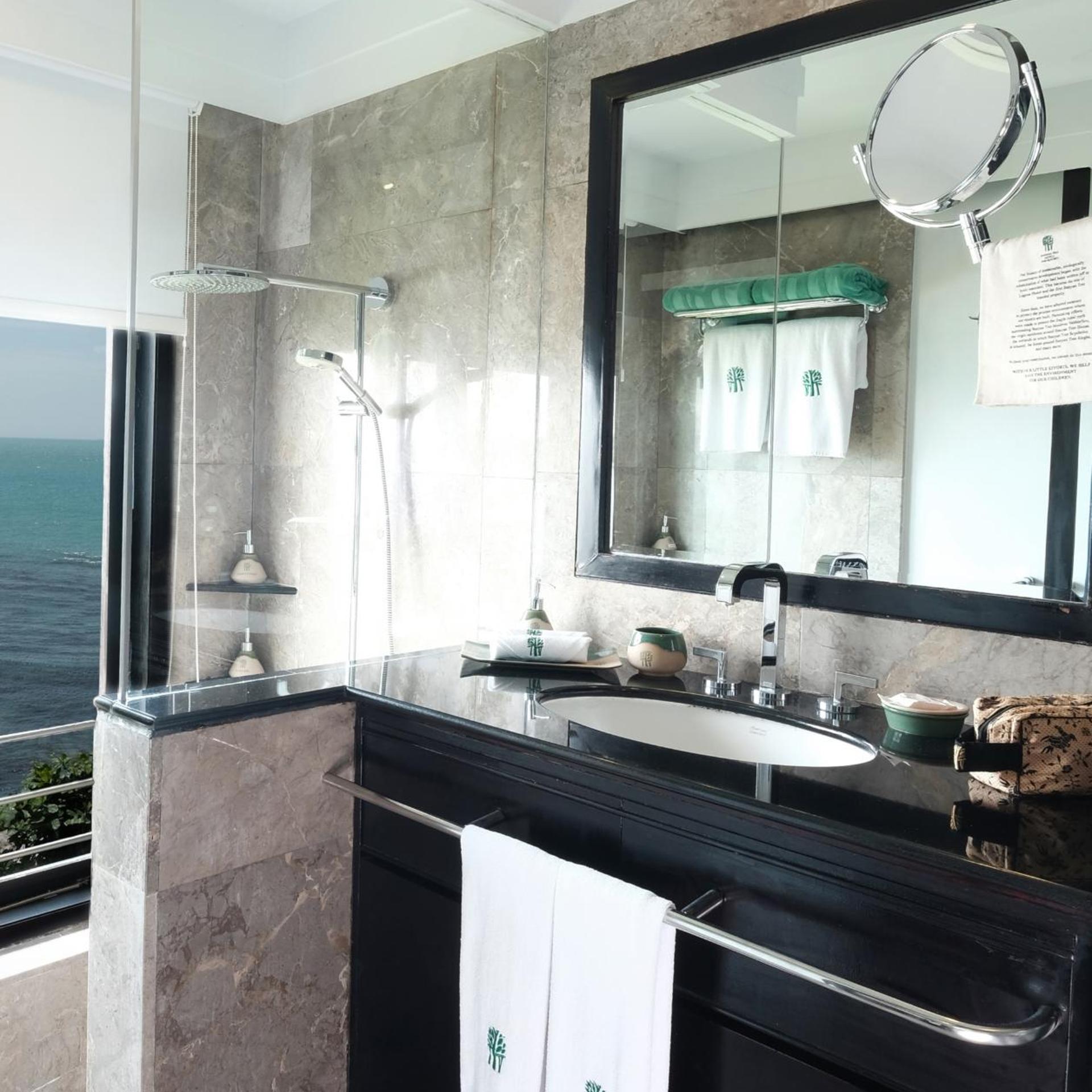 Rainforest, Villa, Ocean Front, Banyan Tree Bintan 3/5