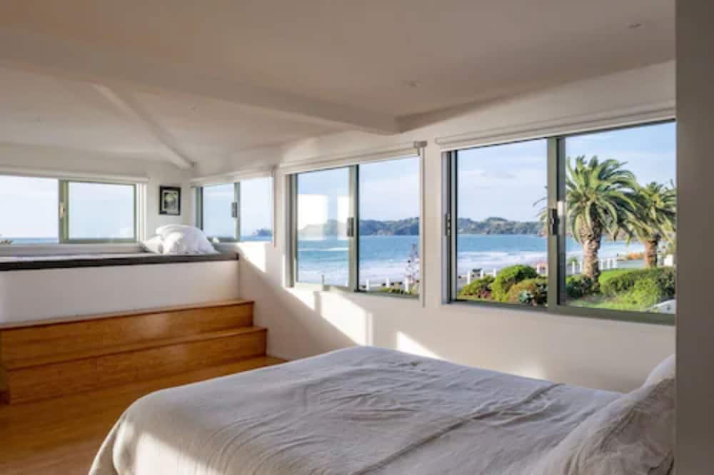 ONETANGI BEACH APARTMENTS 10/69