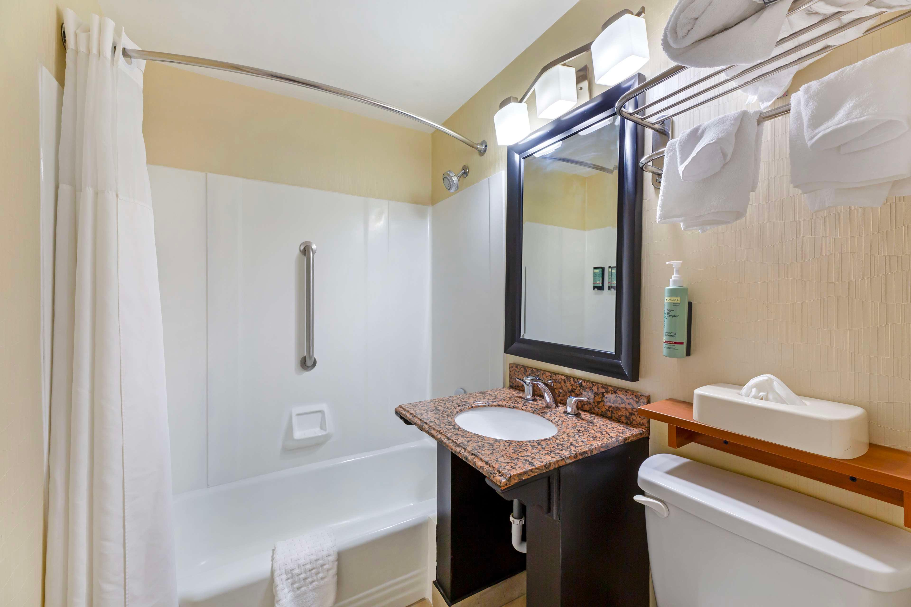 غرفة كبيرة بسريرين مزدوجين، Best Western The Inn At Rochester Airport 4/4