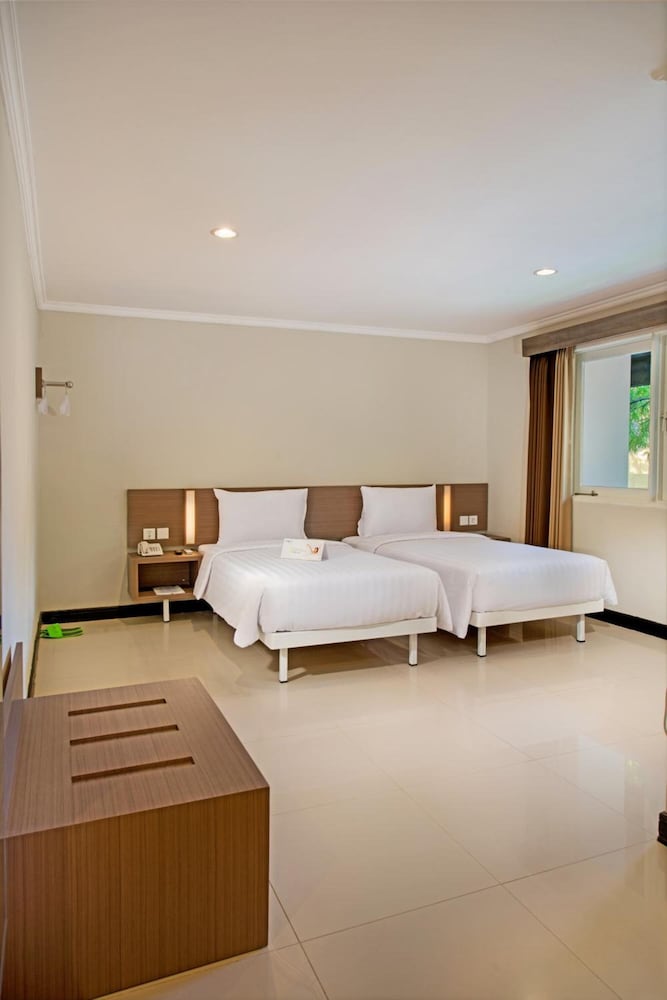 WHIZ PRIME HOTEL DARMO HARAPAN SURABAYA 9/26