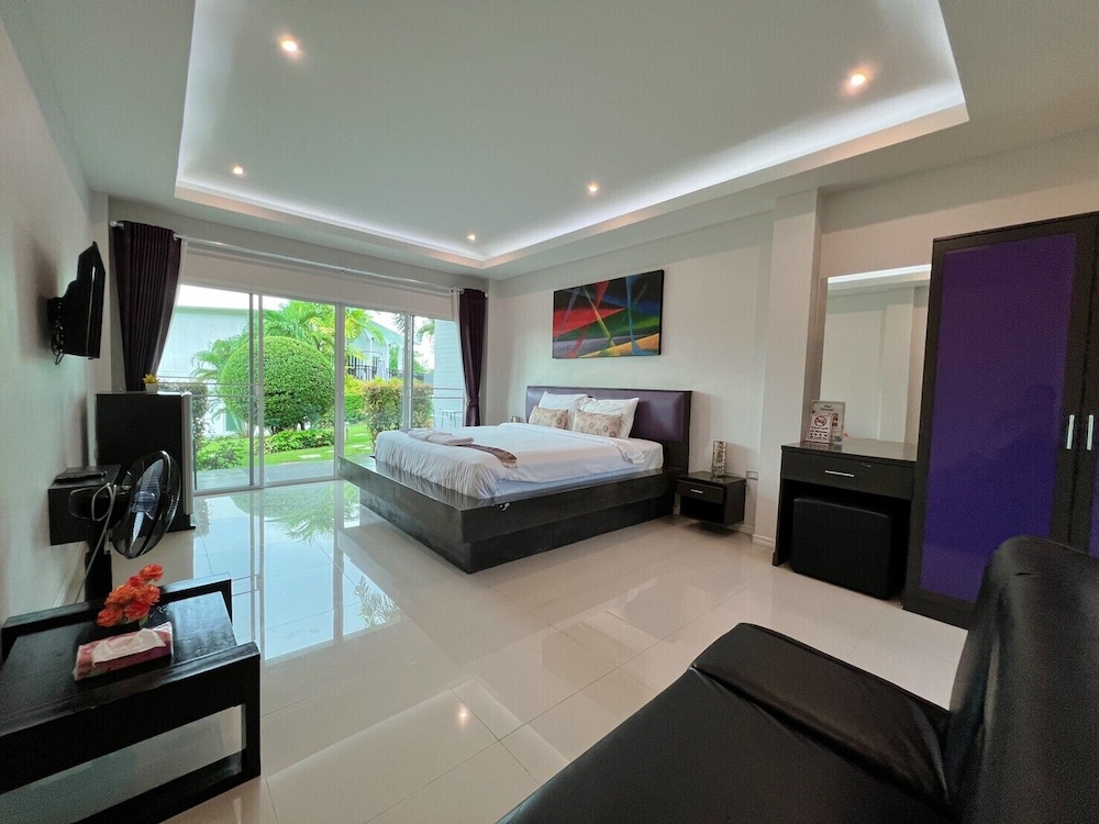 The Serenity Resort 10/70