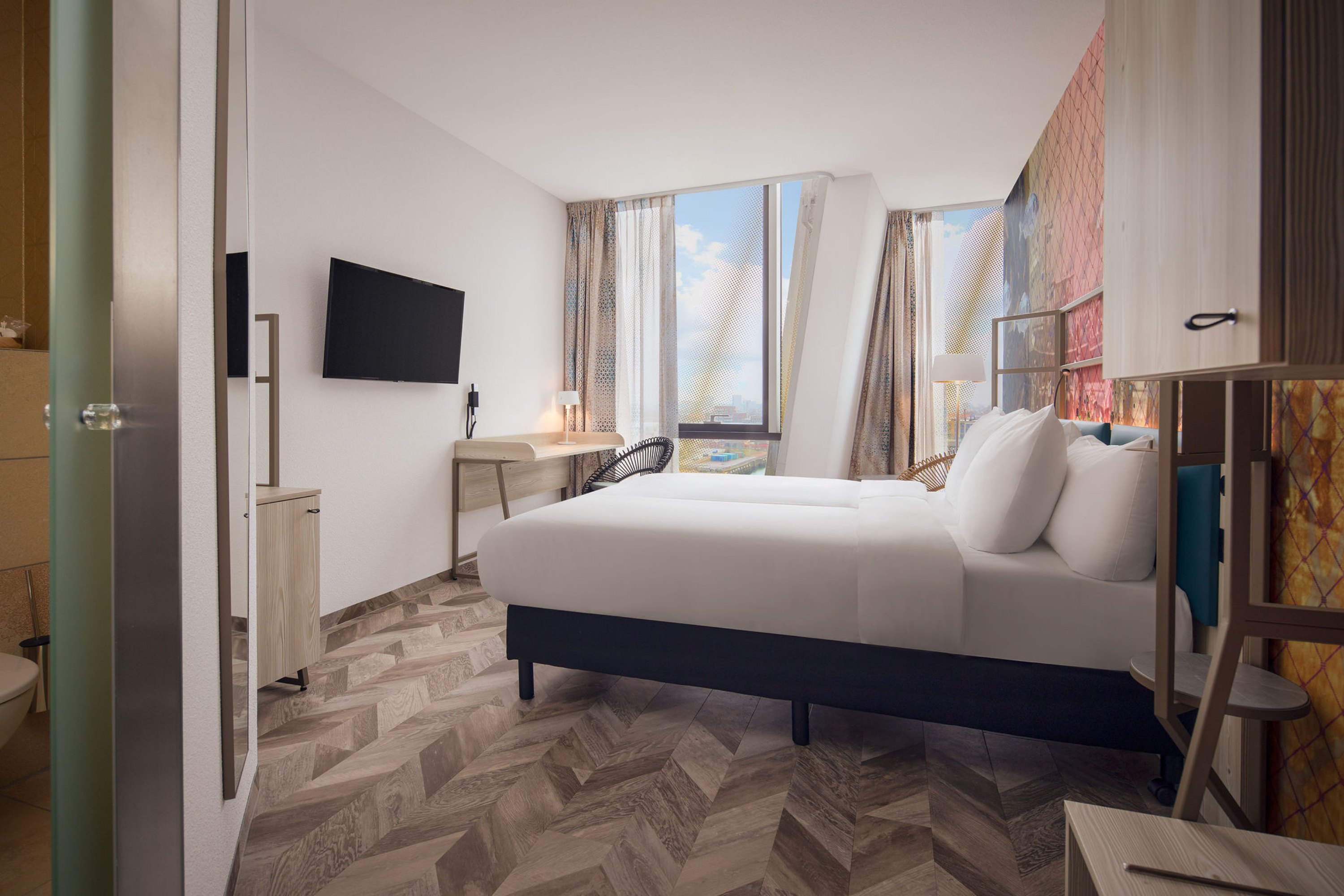 ROOM, TWIN BEDS, CITY VIEW