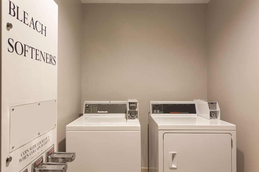 Country Inn & Suites by Radisson, Bentonville South - Rogers, AR 4/33