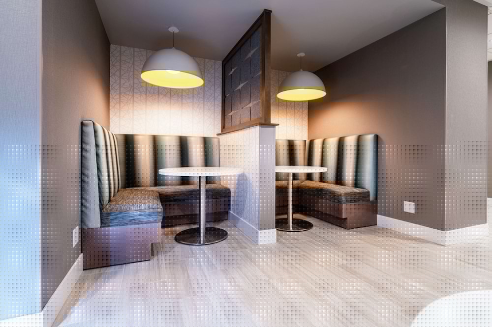Hampton Inn and Suites Santa Maria 28/48
