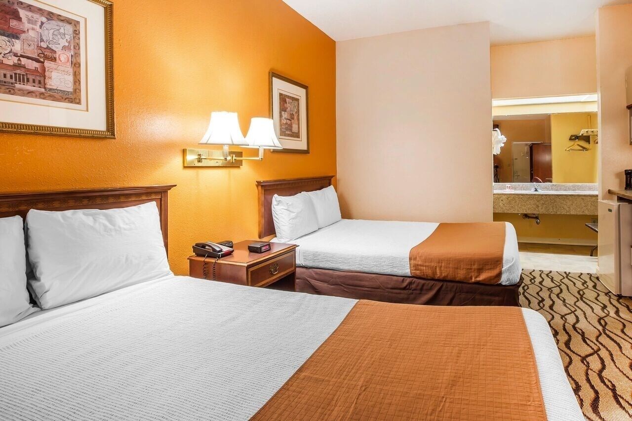 STANDARD, 2 DOUBLE BEDS