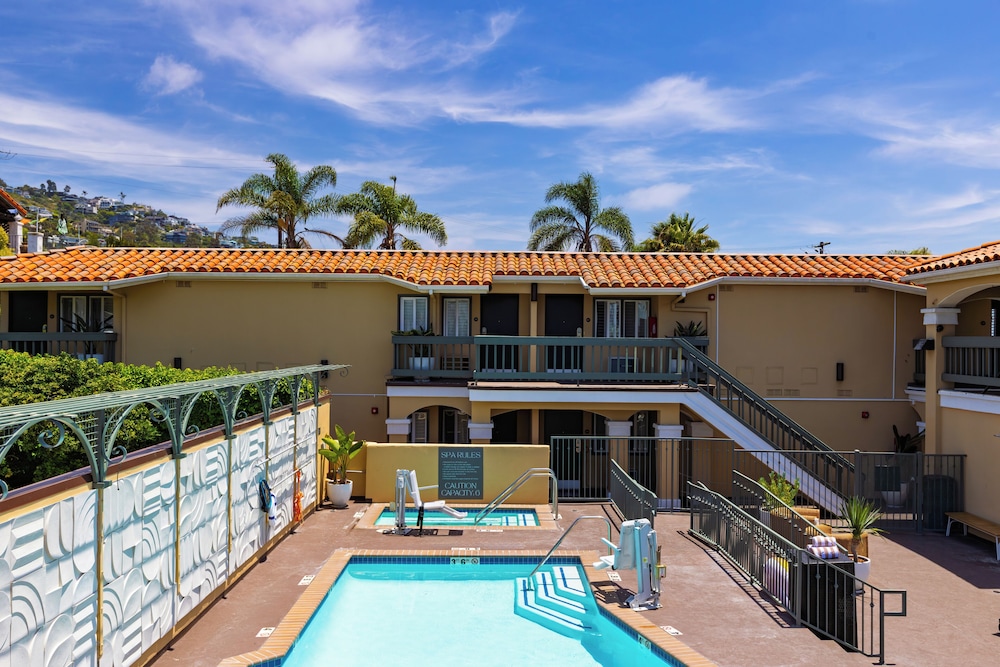 Laguna Brisas A Beach Hotel 5/50