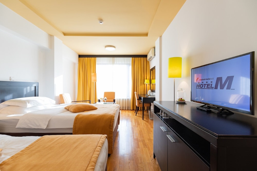 PREMIER, KING BED