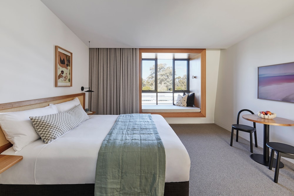 Garden, Studio, King Bed