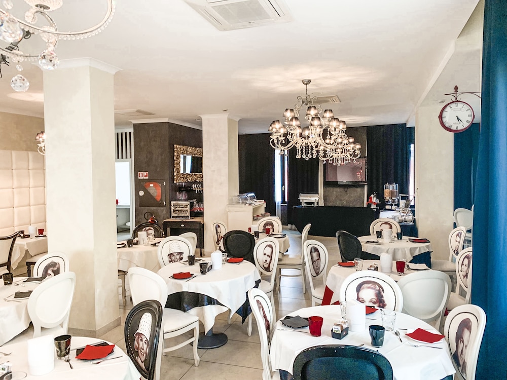 HOTEL LE CINEMA 54/68