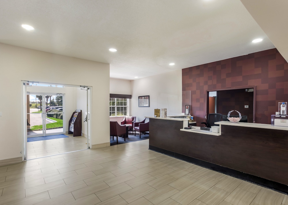 Lobby at Red Roof PLUS & Suites Savannah - I-95, SAVANNAH - GA