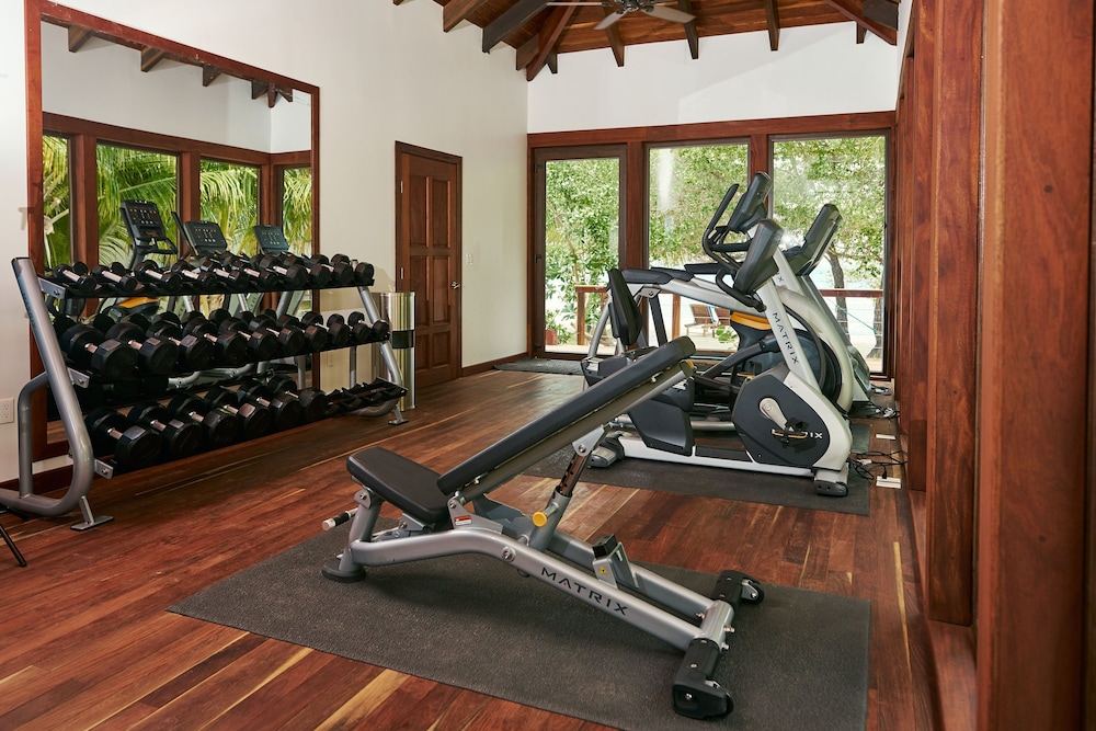 Hatchet Caye Resort 15/50