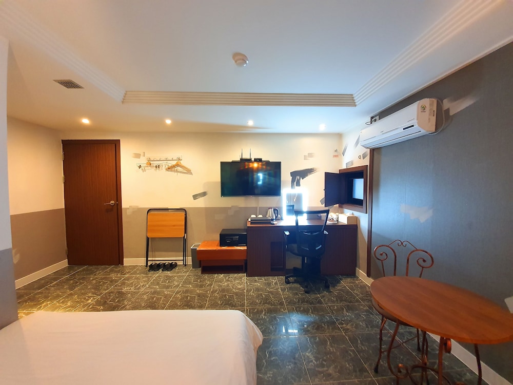 Friendly Dh Naissance Hotel By Mindrum Group 32/48