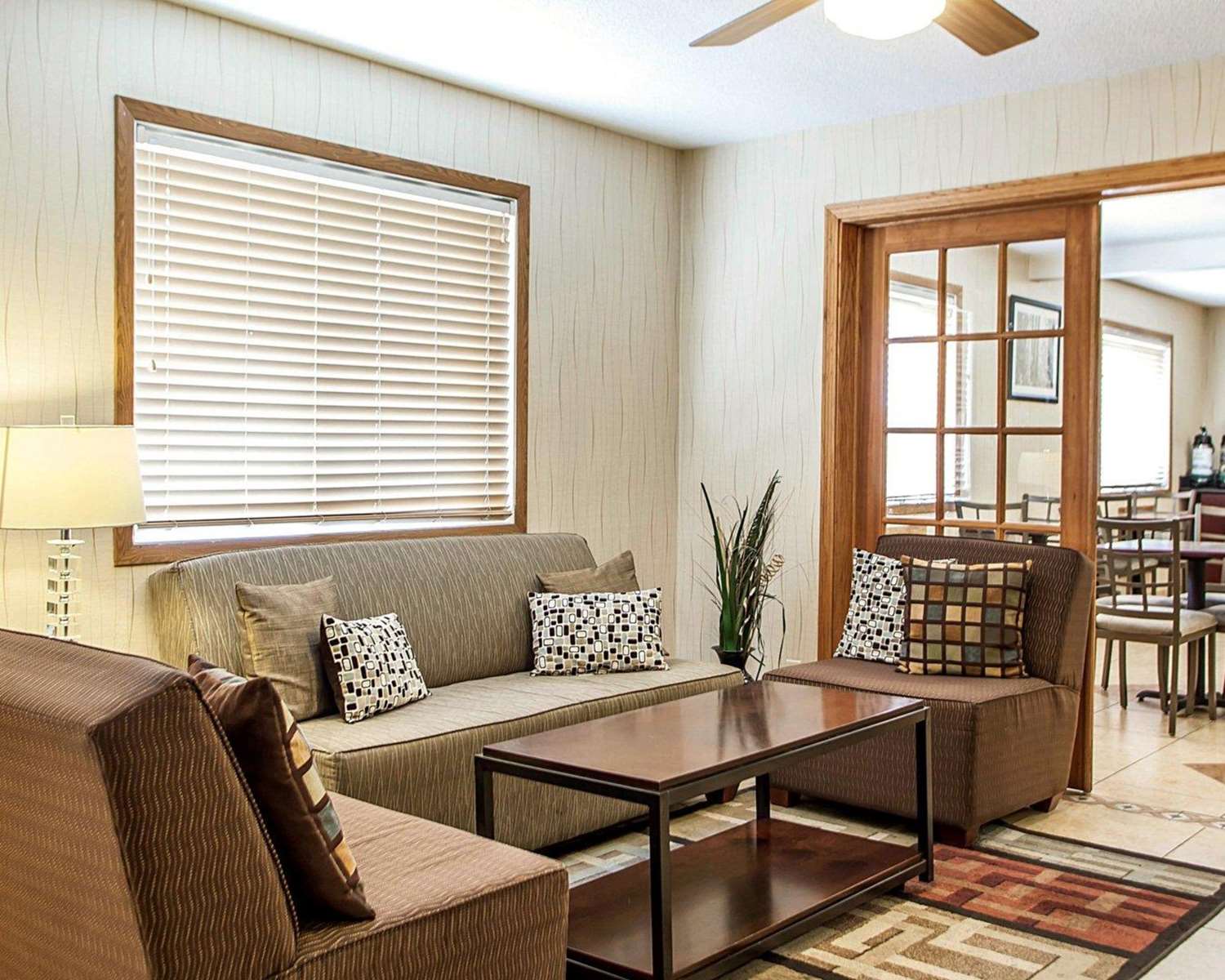 Quality Inn & Suites Davenport near I-80 20/24