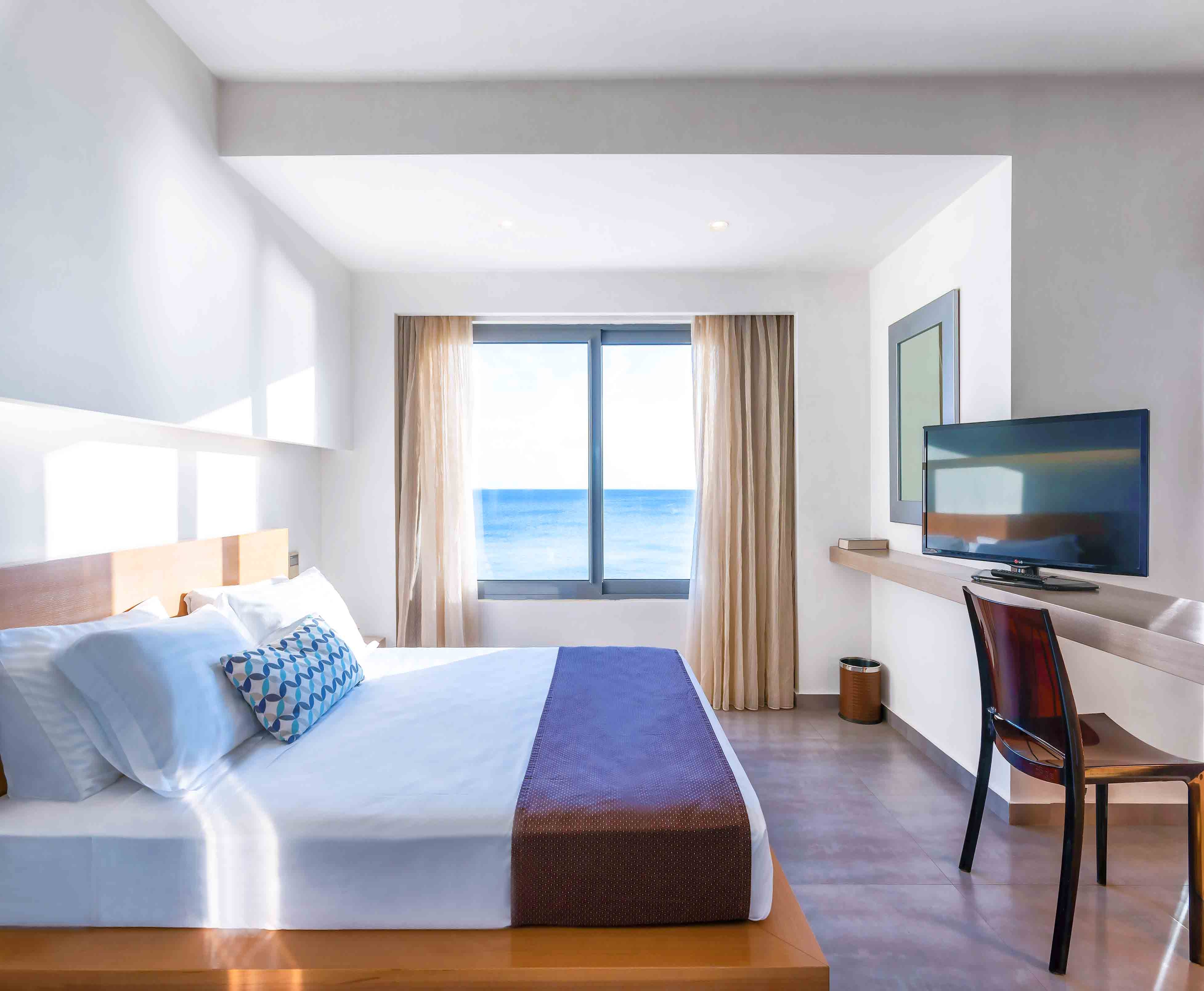 JUNIOR SUITE SLIDING DOOR SEA VIEW