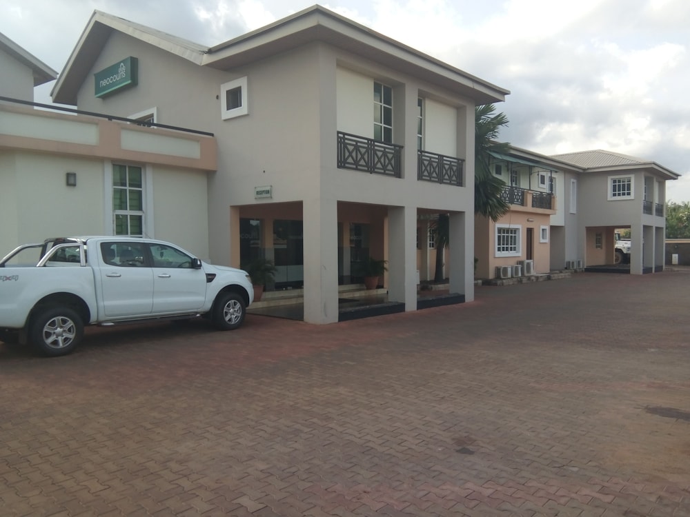 Neocourts Hotel 11/15